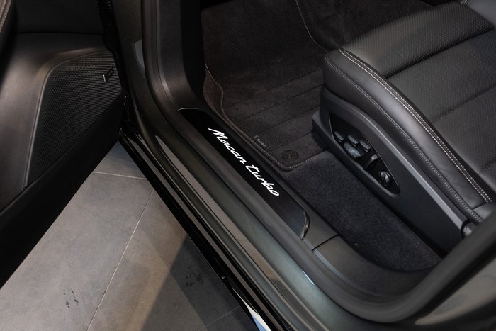 2025 Porsche Macan Turbo