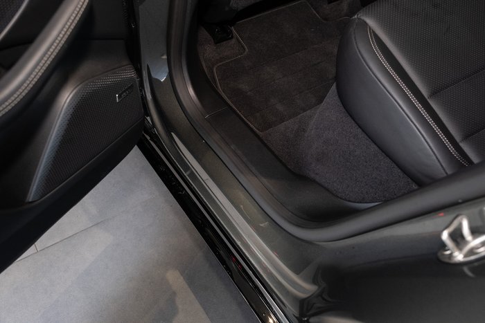 2025 Porsche Macan Turbo
