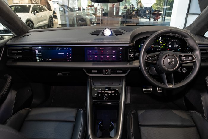 2025 Porsche Macan Turbo