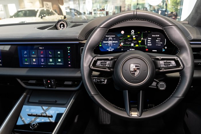 2025 Porsche Macan Turbo