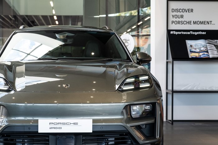 2025 Porsche Macan Turbo