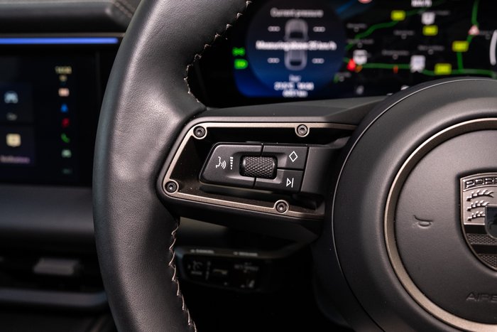 2025 Porsche Macan Turbo