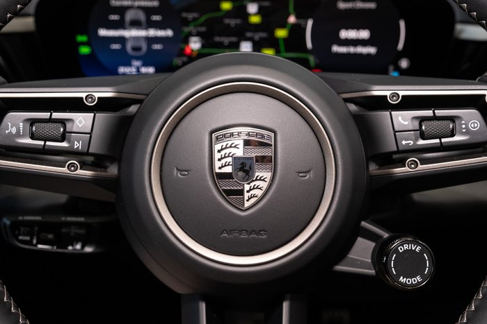 2025 Porsche Macan Turbo