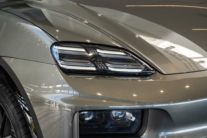 2025 Porsche Macan Turbo