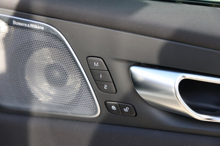 2021 Volvo XC60 T6 R-Design