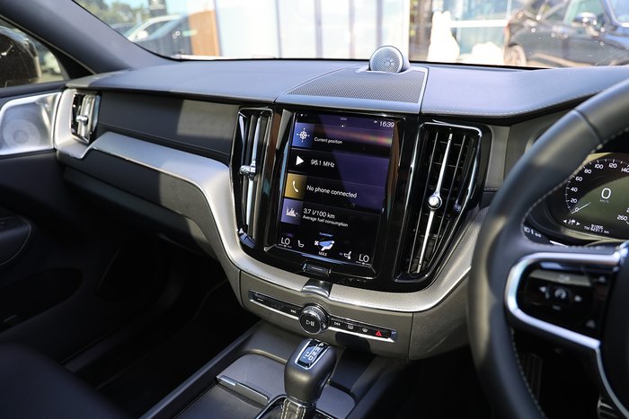 2021 Volvo XC60 T6 R-Design