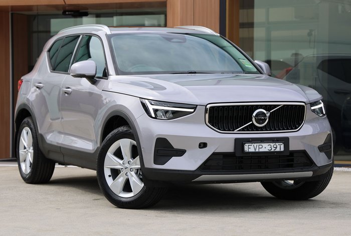 2025 Volvo XC40 Plus B4