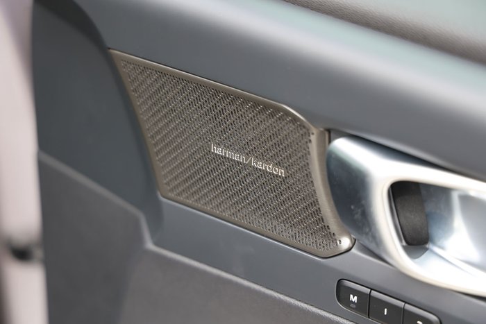 2025 Volvo XC40 Plus B4