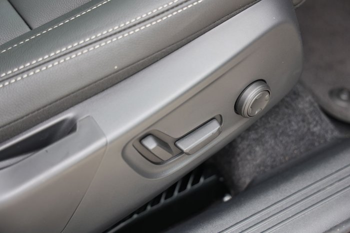 2025 Volvo XC40 Plus B4