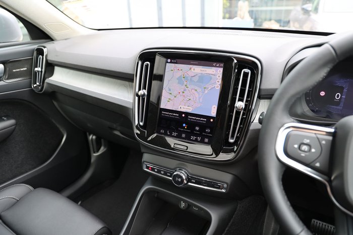 2025 Volvo XC40 Plus B4