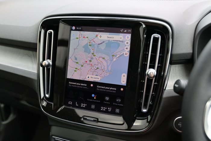 2025 Volvo XC40 Plus B4