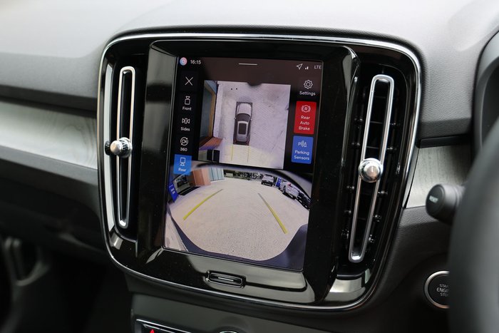 2025 Volvo XC40 Plus B4