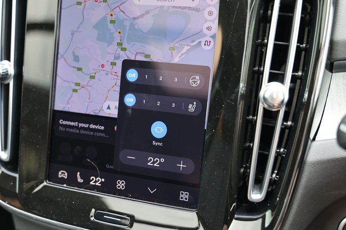 2025 Volvo XC40 Plus B4