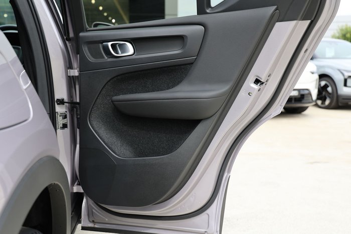 2025 Volvo XC40 Plus B4