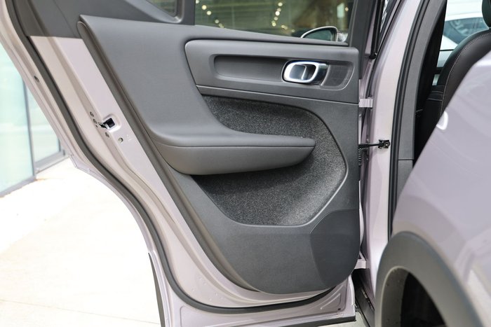 2025 Volvo XC40 Plus B4