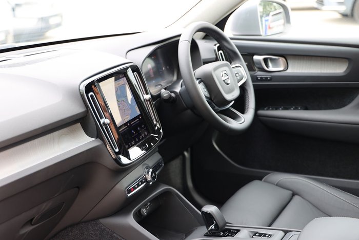 2025 Volvo XC40 Plus B4