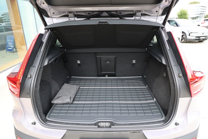 2025 Volvo XC40 Plus B4