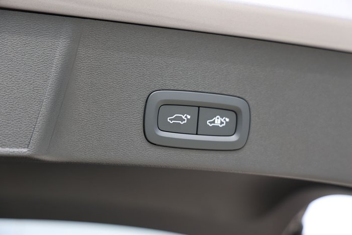 2025 Volvo XC40 Plus B4