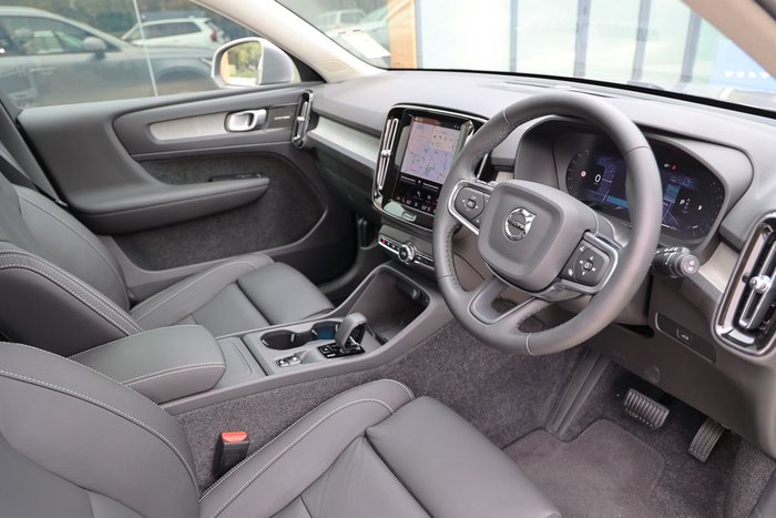 2025 Volvo XC40 Plus B4