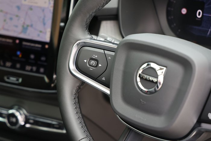 2025 Volvo XC40 Plus B4