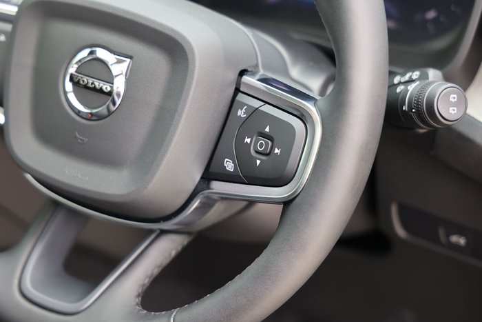 2025 Volvo XC40 Plus B4