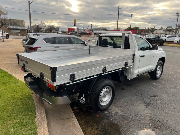 2025 MITSUBISHI TRITON GLX