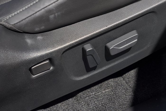 2025 Isuzu MU-X LS-T