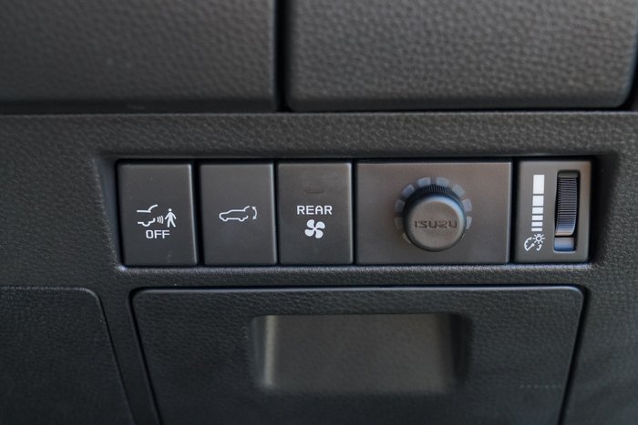 2025 Isuzu MU-X LS-T