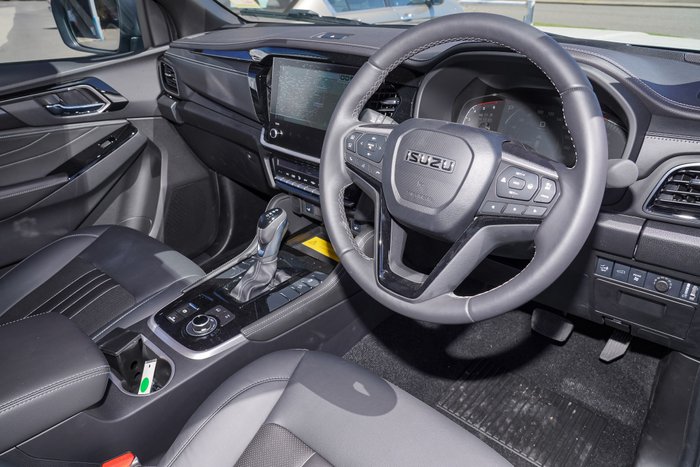 2025 Isuzu MU-X LS-T