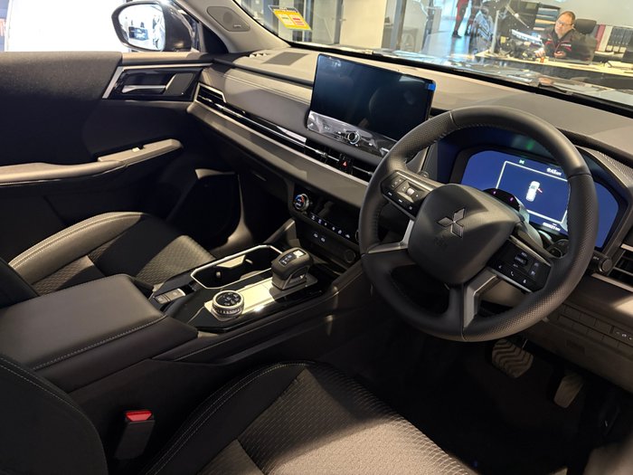 2025 MITSUBISHI Outlander LS