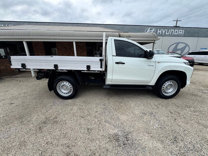 2023 MITSUBISHI Triton GLX