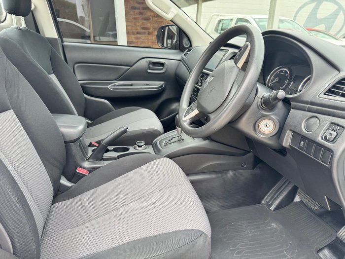 2023 MITSUBISHI Triton GLX
