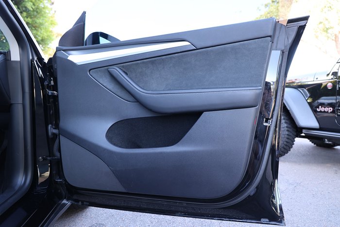 2022 Tesla Model Y Rear-Wheel Drive