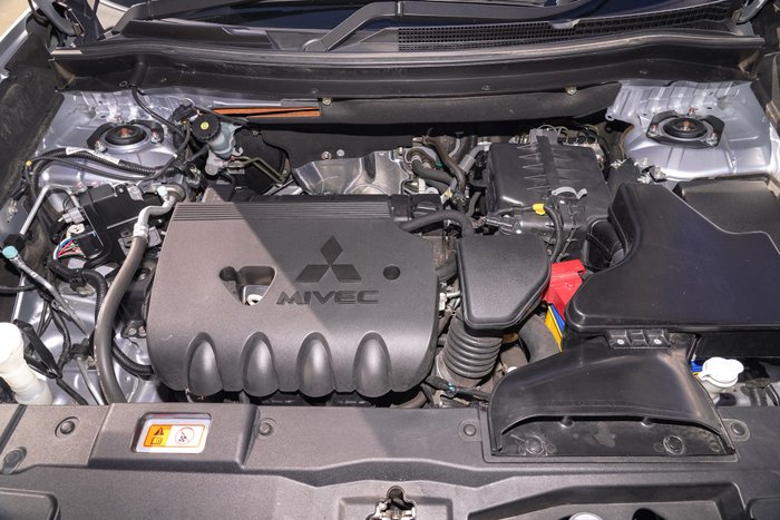 2016 Mitsubishi Outlander LS