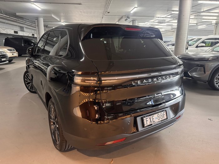 2025 Leapmotor B10 Design LR