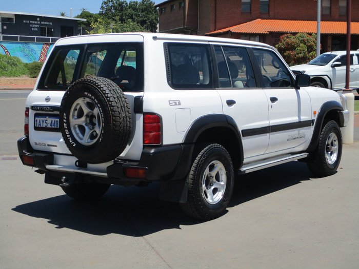 2000 Nissan Patrol ST GU II White