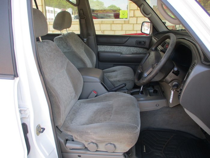 2000 Nissan Patrol ST GU II White