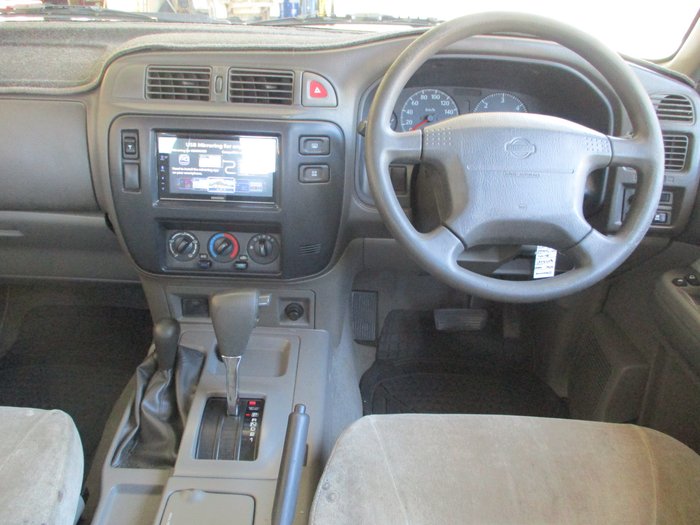 2000 Nissan Patrol ST GU II White