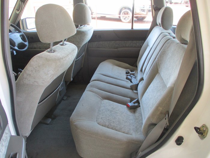 2000 Nissan Patrol ST GU II White