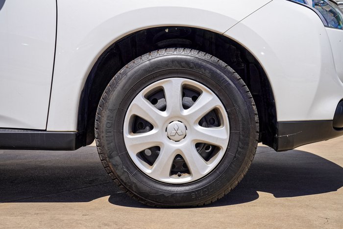 2013 Mitsubishi Outlander ES