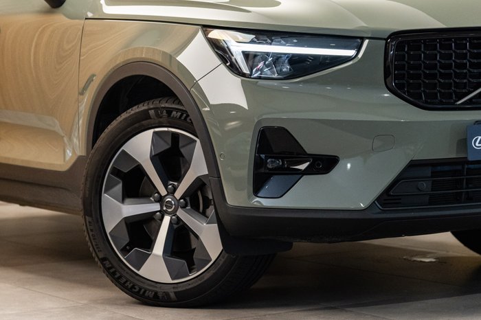 2023 VOLVO XC40 ULTIMATE B5 DARK MHEV
