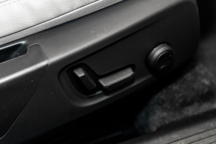 2023 VOLVO XC40 ULTIMATE B5 DARK MHEV