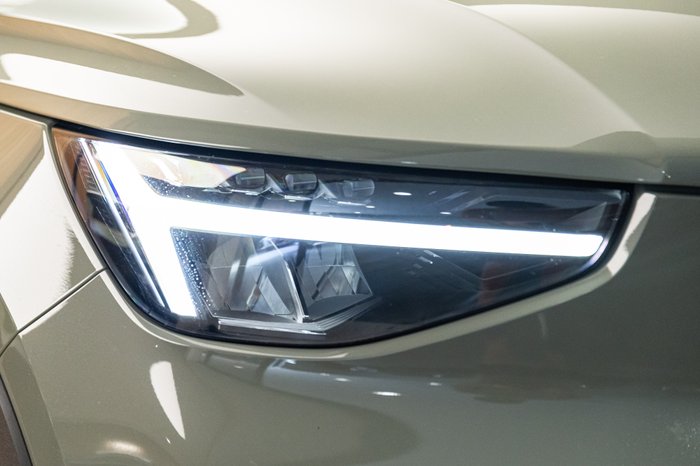 2023 VOLVO XC40 ULTIMATE B5 DARK MHEV