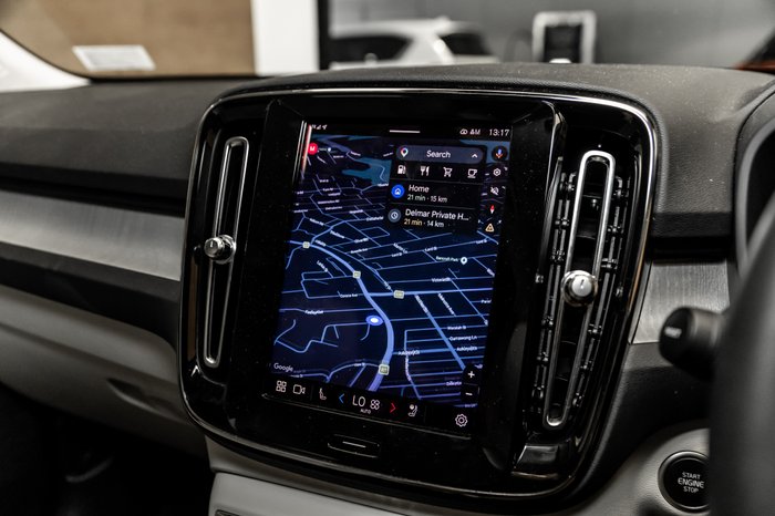 2023 VOLVO XC40 ULTIMATE B5 DARK MHEV