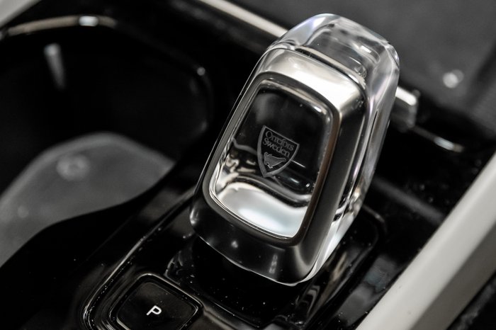 2023 VOLVO XC40 ULTIMATE B5 DARK MHEV