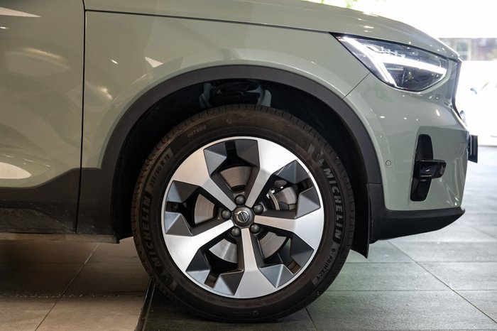 2023 VOLVO XC40 ULTIMATE B5 DARK MHEV