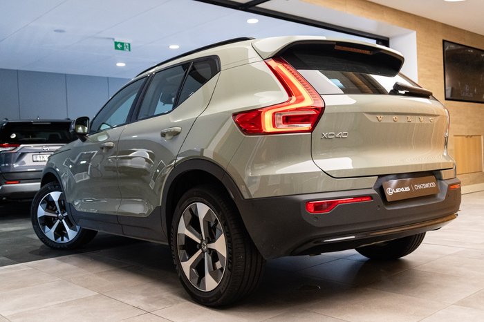 2023 VOLVO XC40 ULTIMATE B5 DARK MHEV