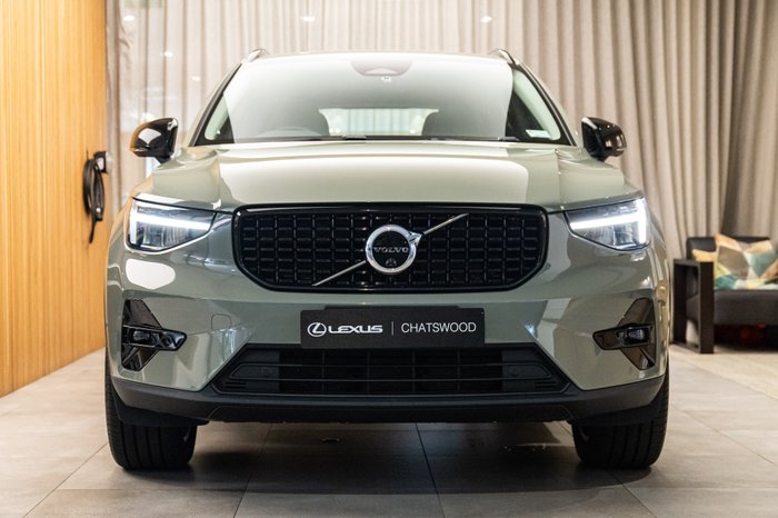 2023 VOLVO XC40 ULTIMATE B5 DARK MHEV