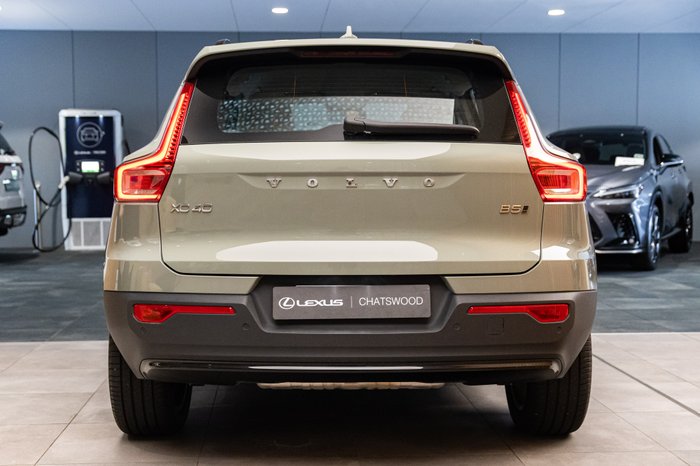 2023 VOLVO XC40 ULTIMATE B5 DARK MHEV