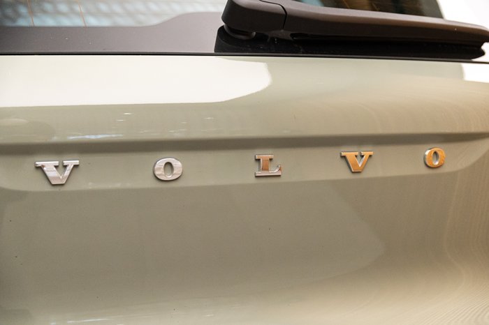 2023 VOLVO XC40 ULTIMATE B5 DARK MHEV